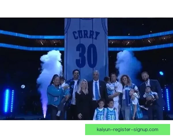 戴尔-库里黄蜂30号球衣退役 塞斯发言祝贺父亲荣耀时刻 戴尔-库里黄蜂30号球衣退役 塞斯发言祝贺父亲荣耀时刻